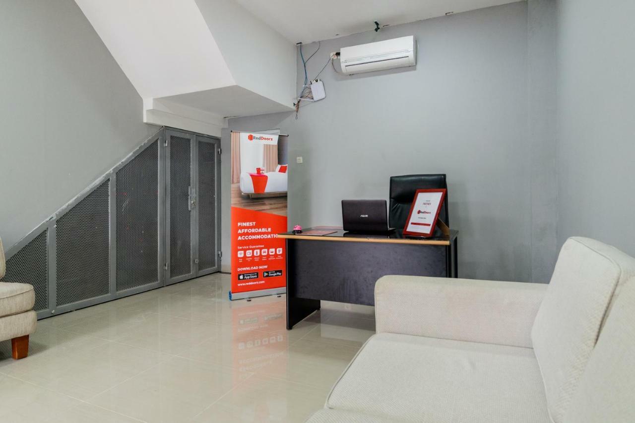 Reddoorz Near Plaza Atrium Senen Hotel Jakarta Luaran gambar